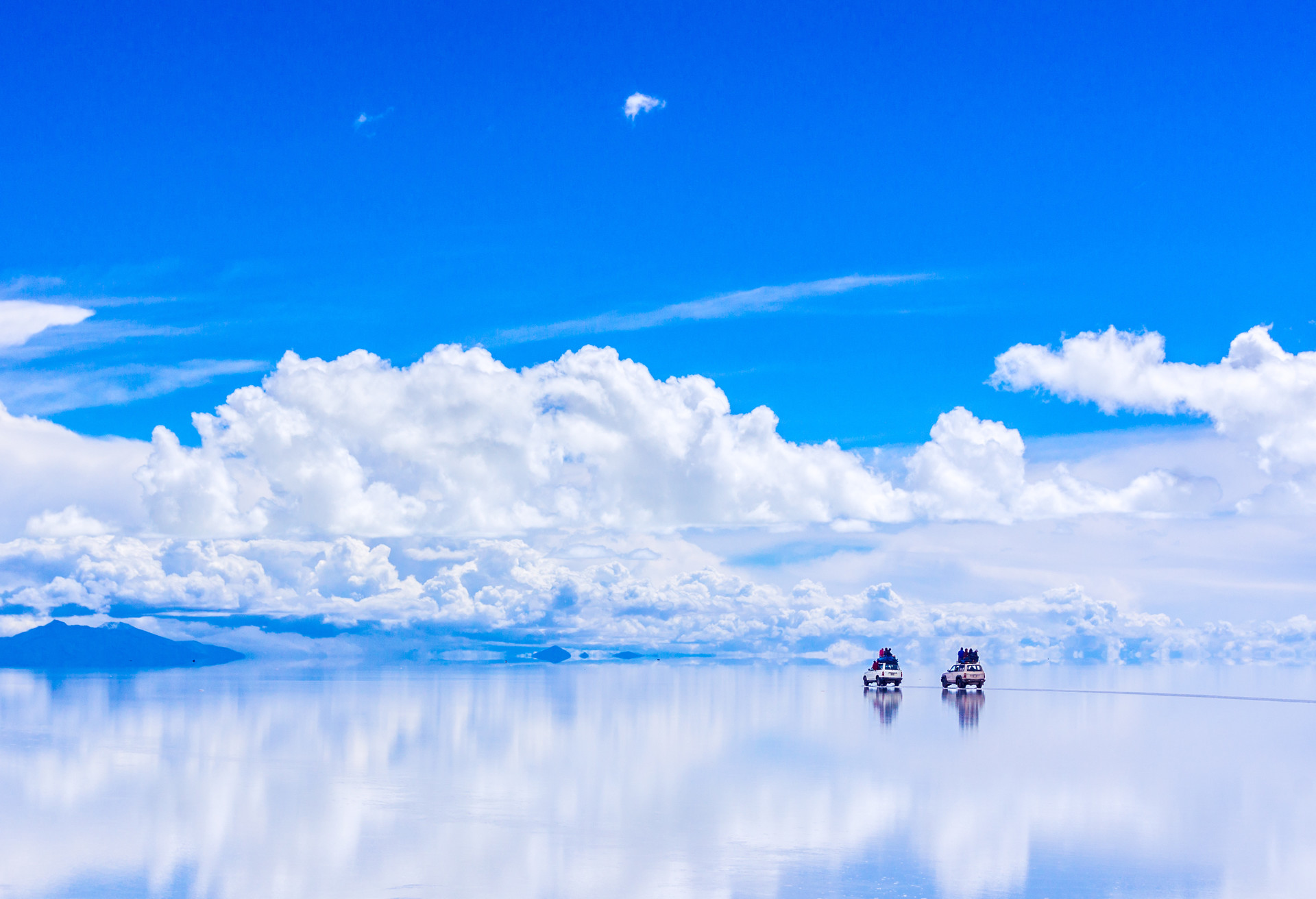 Niesamowita lustrzana powierzchnia Salar de Uyuni pomoże Ci spojrzeć na świat z odpowiedniej perspektywy 