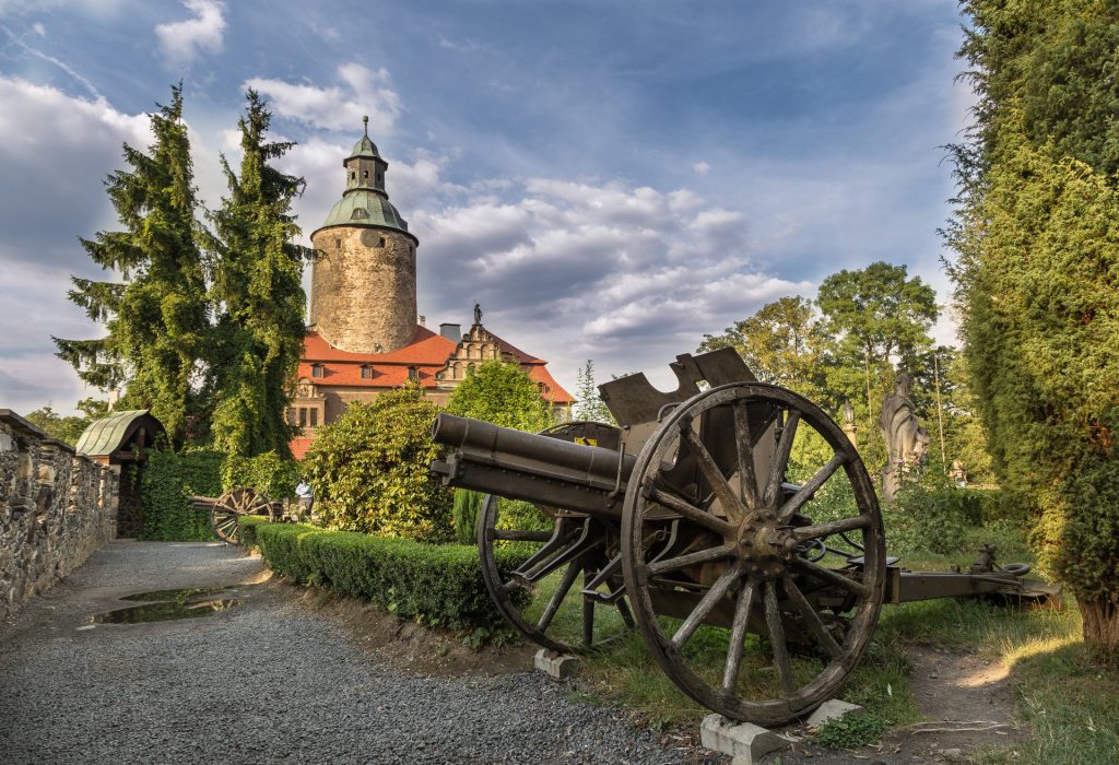 Mroczne i nawiedzone miejsca w Polsce – 9 pozycji, które Cię przestraszą