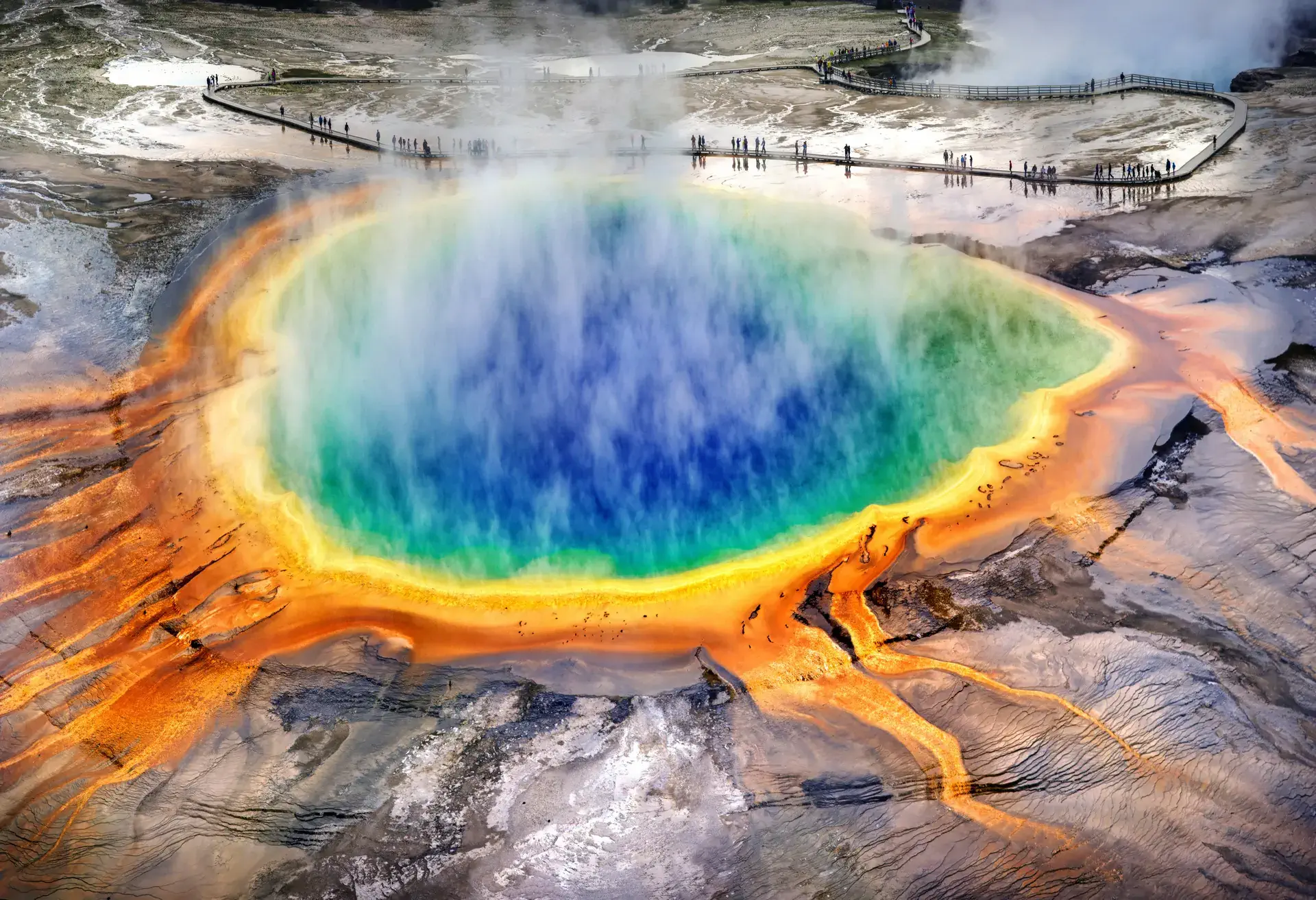 Podziwiaj tęczowe piękno źródeł Grand Prismatic Spring